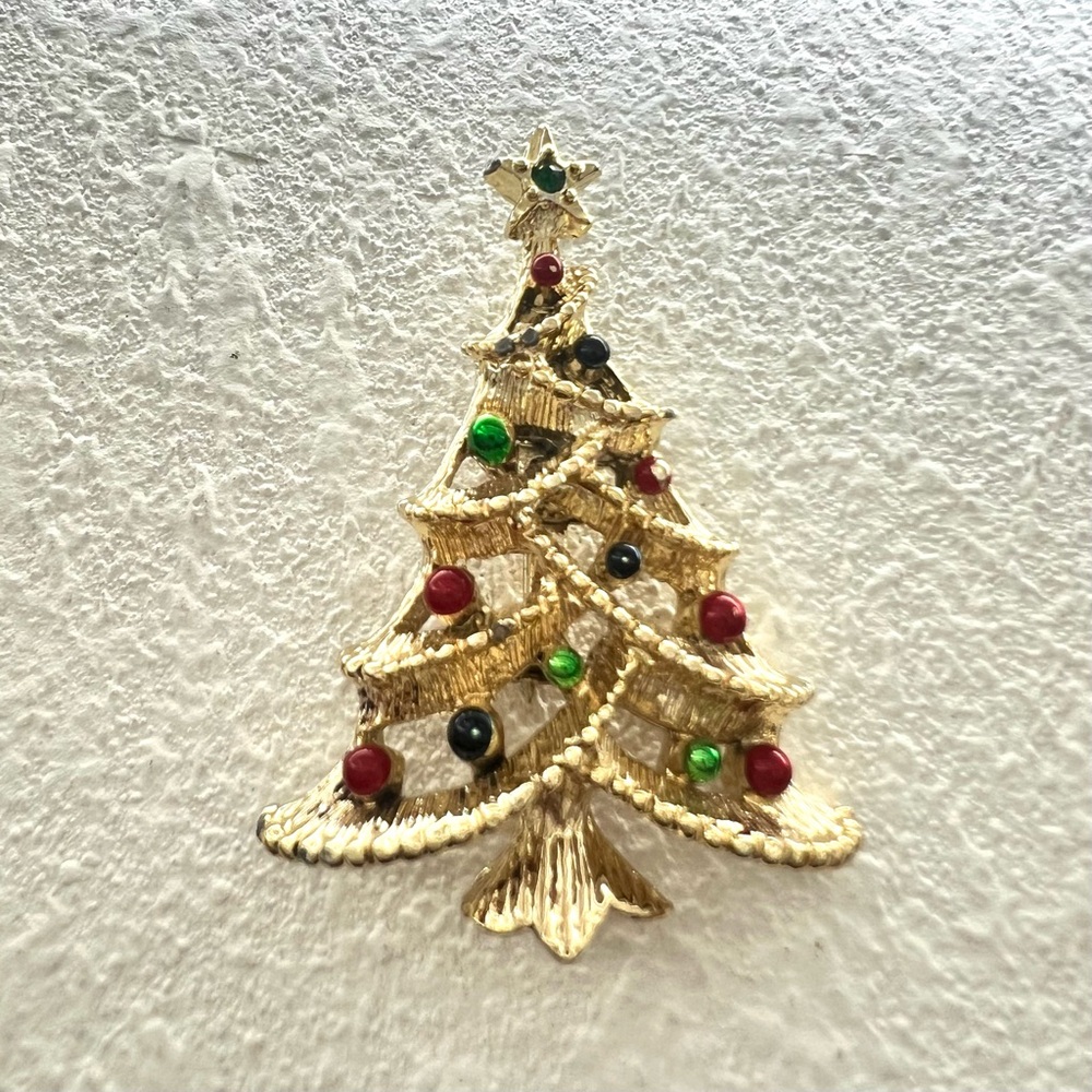 Gerry’s Festive Gold Christmas Tree Brooch